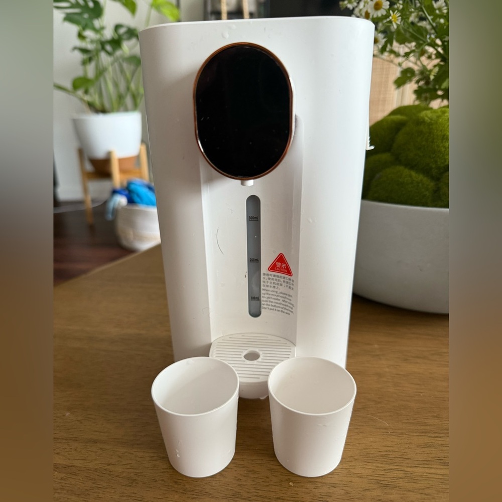 Mouthwash Dispenser with cups